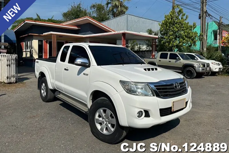 Toyota Hilux in White for Sale Image 0