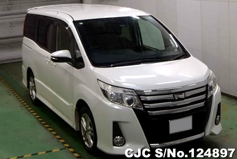 Toyota / Noah 2016