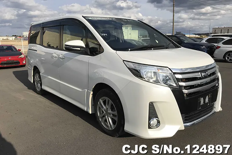 Toyota / Noah 2016