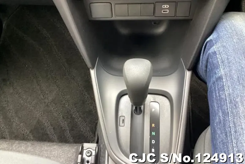 Toyota Yaris Cross in Gray for Sale Image 2