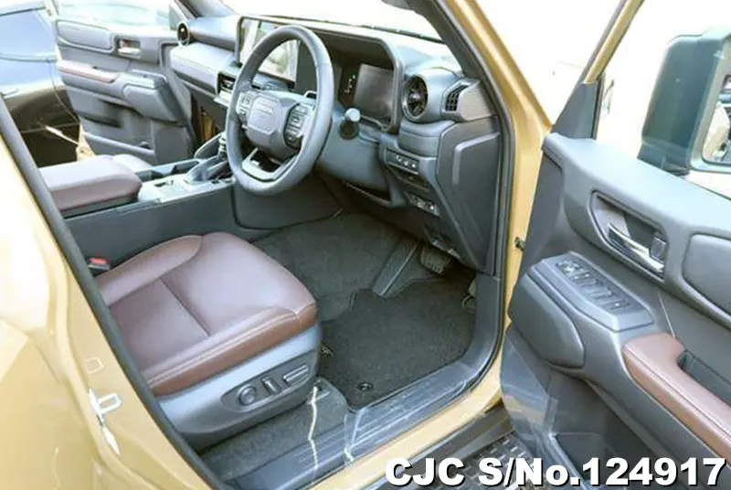 Toyota Land Cruiser 250 in Sand x Light Gray for Sale Image 10