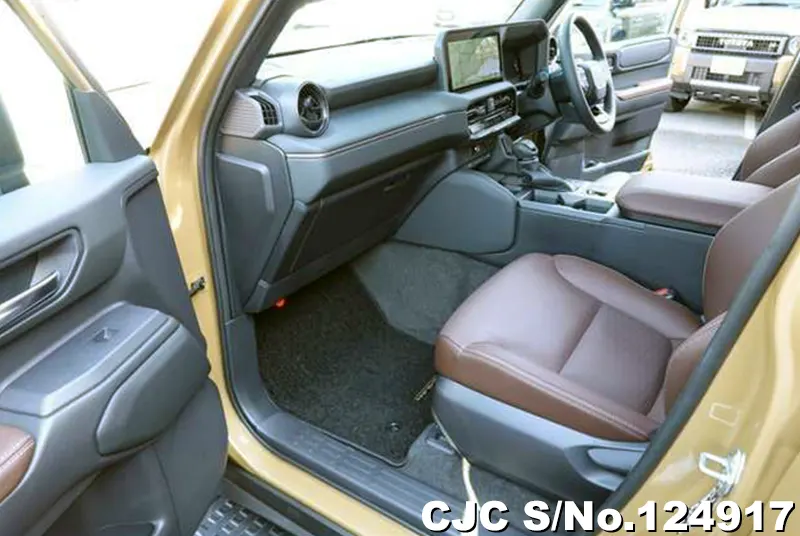 Toyota Land Cruiser 250 in Sand x Light Gray for Sale Image 11