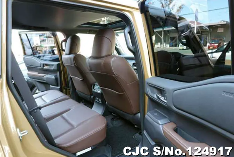 Toyota Land Cruiser 250 in Sand x Light Gray for Sale Image 12