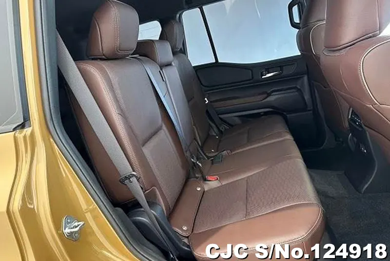 Toyota Land Cruiser 250 in Sand x Light Gray for Sale Image 10