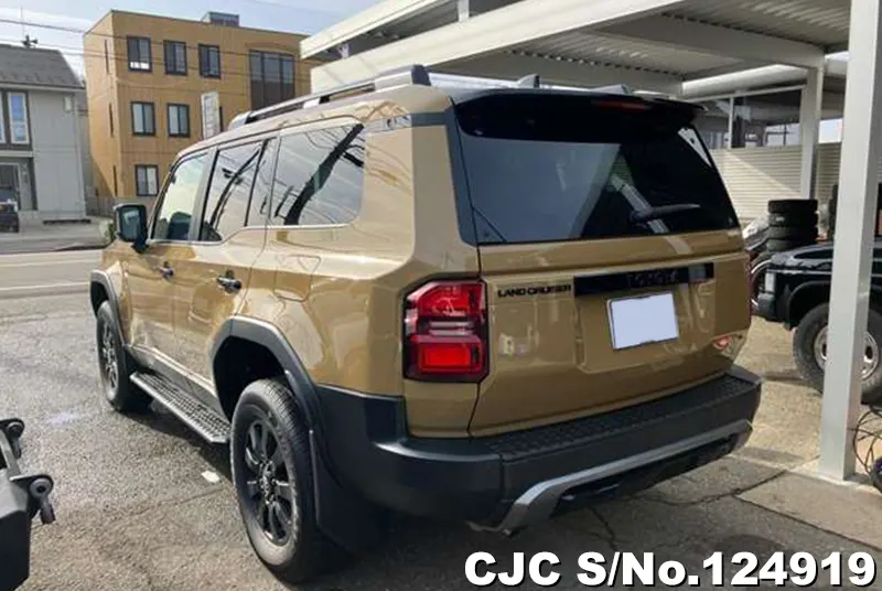 Toyota Land Cruiser 250 in Sand x Light Gray for Sale Image 1