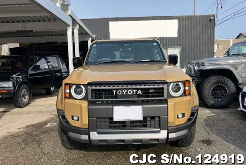 Toyota Land Cruiser 250 in Sand x Light Gray for Sale Image 4