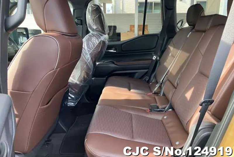Toyota Land Cruiser 250 in Sand x Light Gray for Sale Image 9