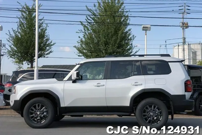 Toyota Land Cruiser 250 in White for Sale Image 7