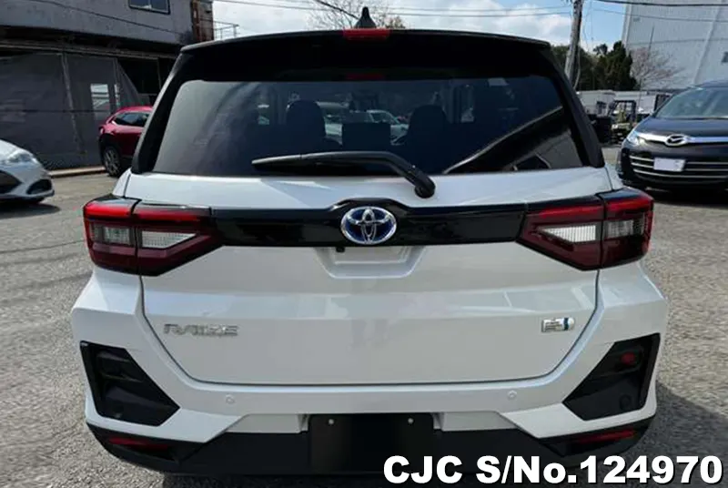 Toyota Raize in White for Sale Image 4