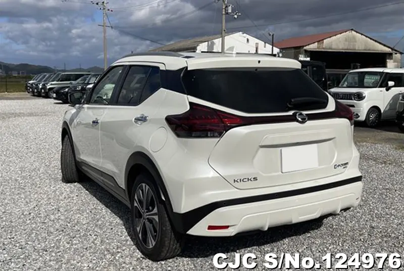 Nissan Kicks in White for Sale Image 1