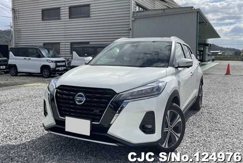 Nissan Kicks in White for Sale Image 3