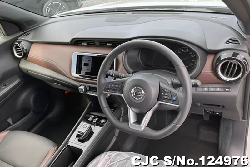 Nissan Kicks in White for Sale Image 9