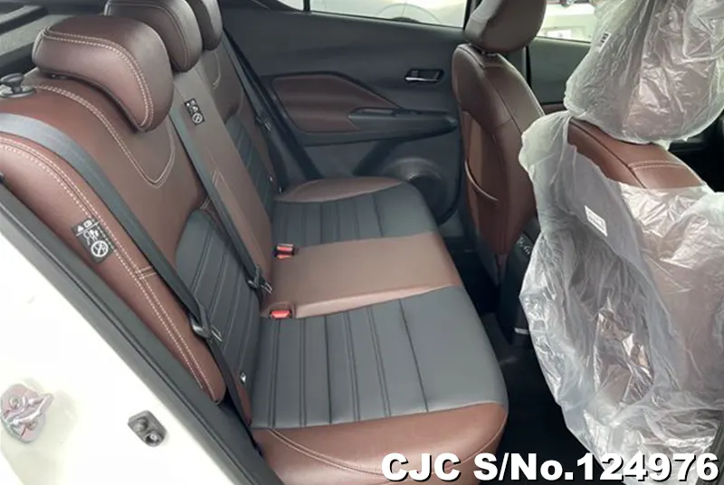 Nissan Kicks in White for Sale Image 10