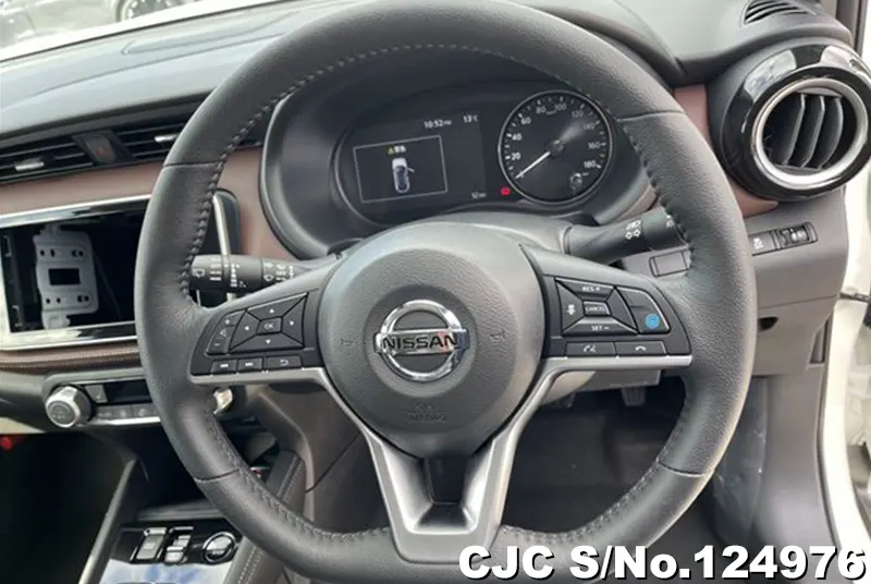 Nissan Kicks in White for Sale Image 11