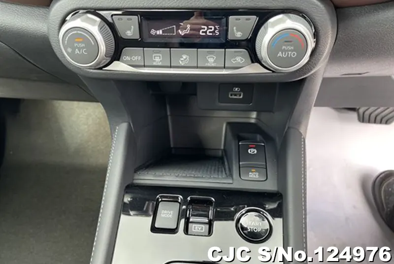 Nissan Kicks in White for Sale Image 13