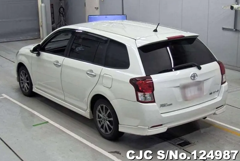 Toyota Corolla Fielder in Pearl White for Sale Image 1