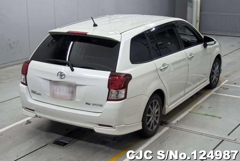 Toyota Corolla Fielder in Pearl White for Sale Image 2