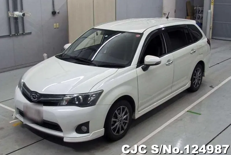 Toyota Corolla Fielder in Pearl White for Sale Image 3
