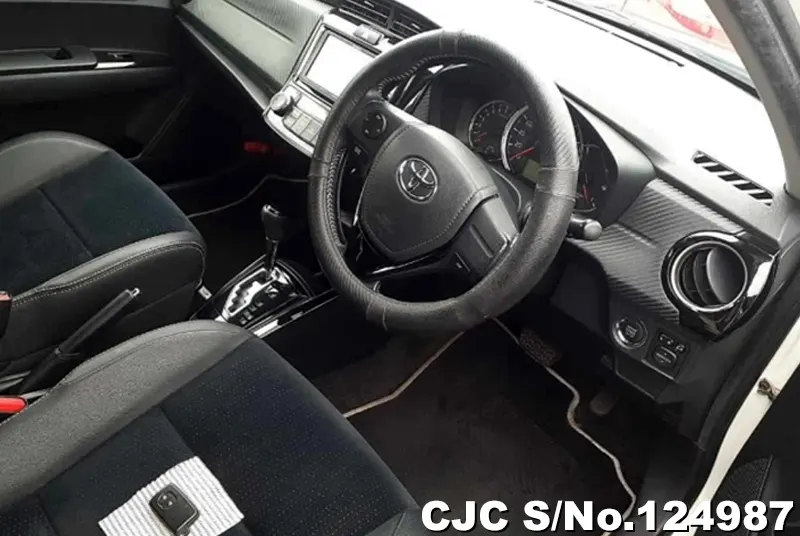 Toyota Corolla Fielder in Pearl White for Sale Image 6