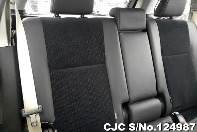 Toyota Corolla Fielder in Pearl White for Sale Image 8