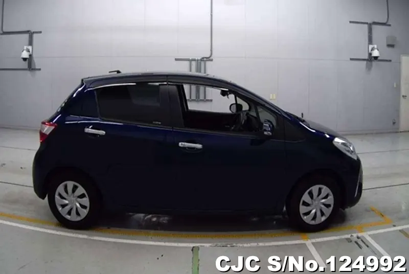 Toyota Vitz in Blue for Sale Image 4
