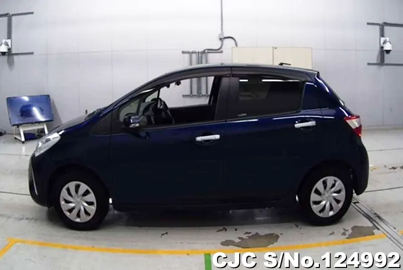 Toyota Vitz in Blue for Sale Image 5