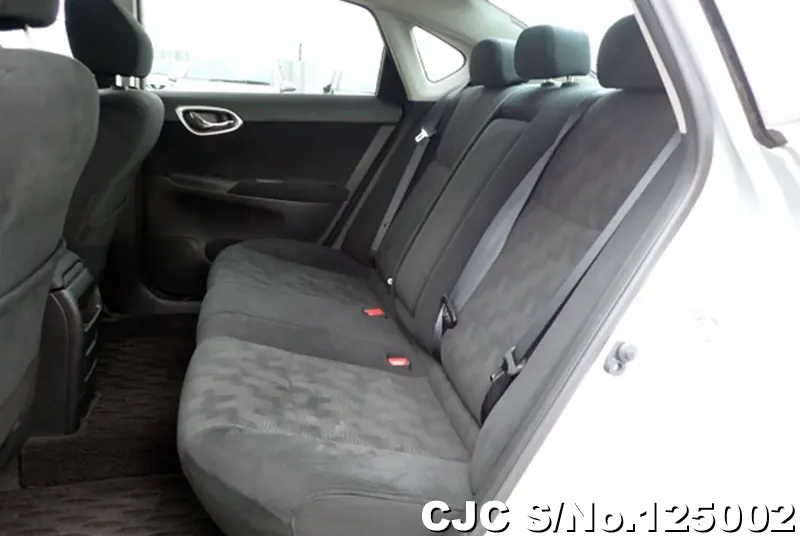Nissan Sylphy in Silver for Sale Image 10