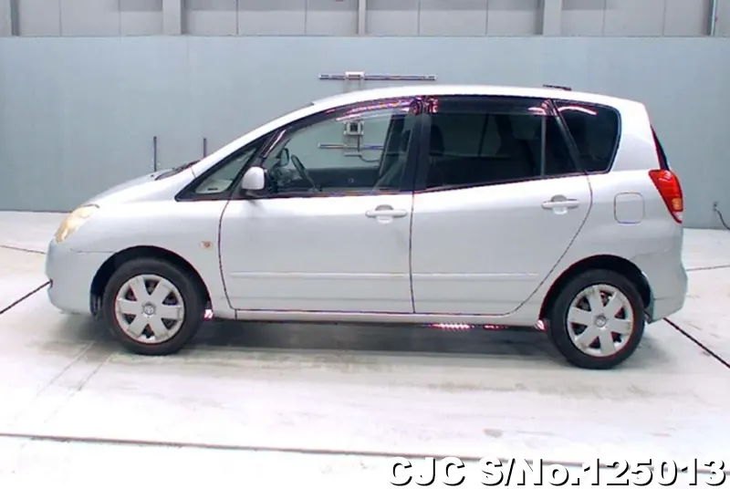 Toyota Spacio in Silver for Sale Image 5