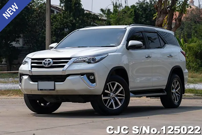 Toyota Fortuner in White for Sale Image 3