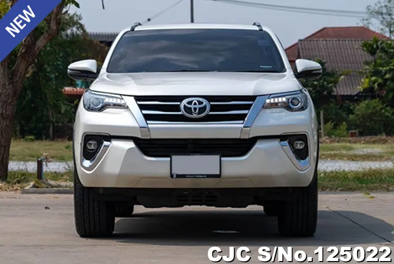 Toyota Fortuner in White for Sale Image 4