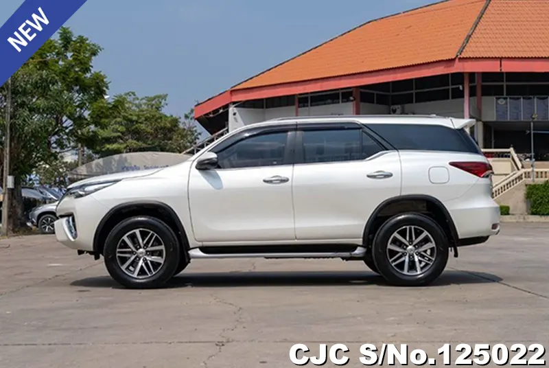 Toyota Fortuner in White for Sale Image 6