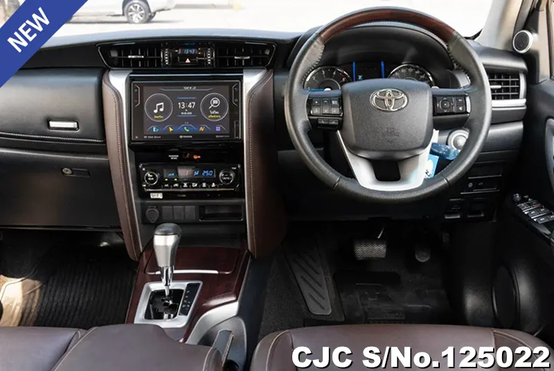 Toyota Fortuner in White for Sale Image 9