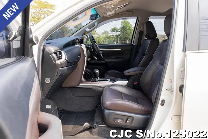 Toyota Fortuner in White for Sale Image 11