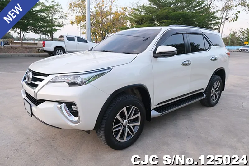 Toyota Fortuner in White for Sale Image 3