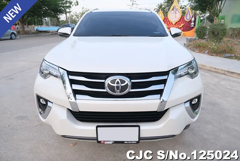 Toyota Fortuner in White for Sale Image 4