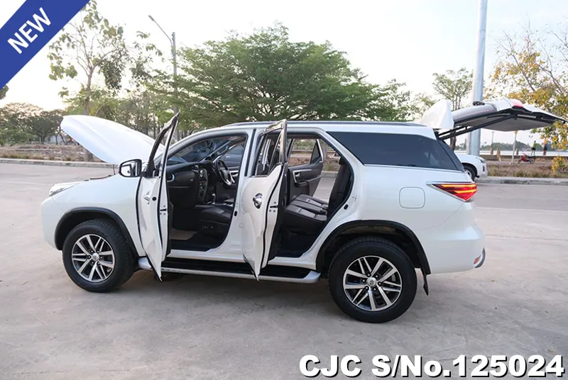 Toyota Fortuner in White for Sale Image 7