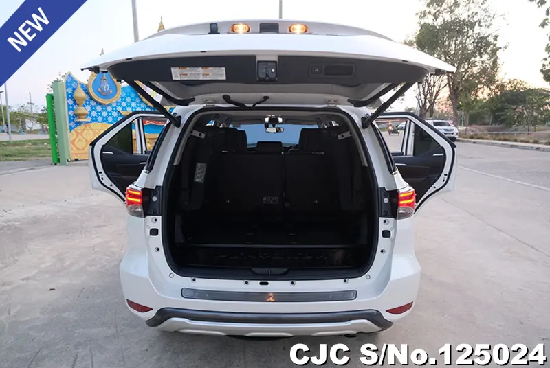 Toyota Fortuner in White for Sale Image 8