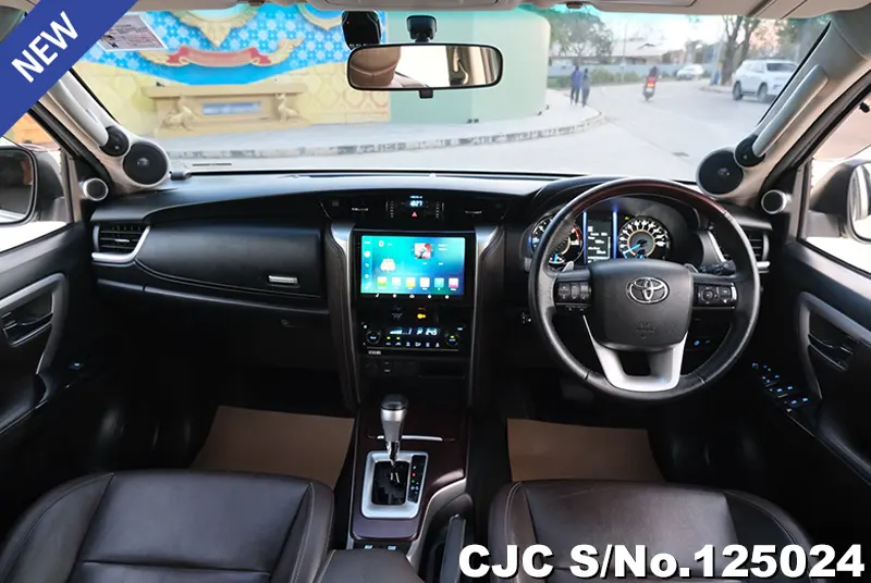 Toyota Fortuner in White for Sale Image 10