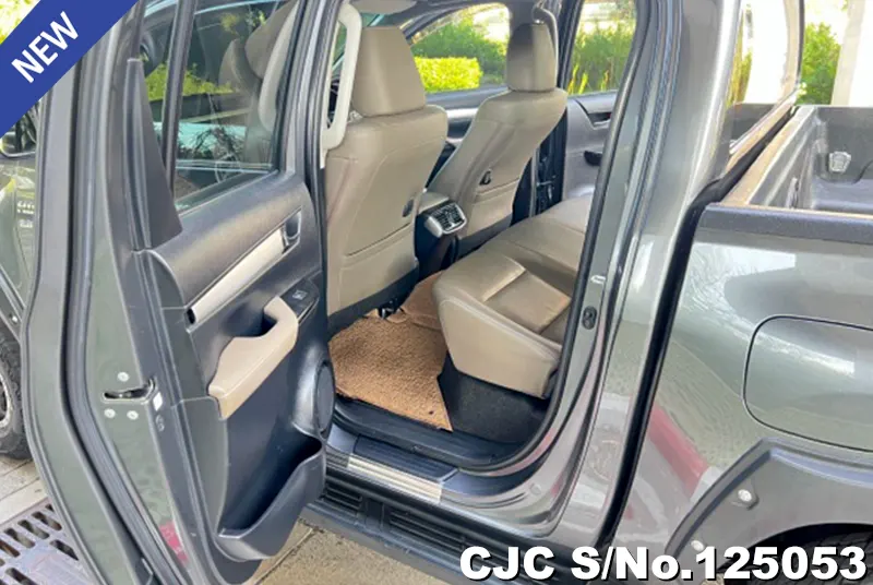 Toyota Hilux in Gray for Sale Image 12