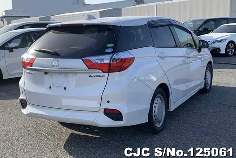 Honda Shuttle in White for Sale Image 2