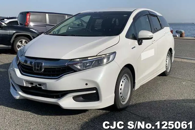 Honda Shuttle in White for Sale Image 3
