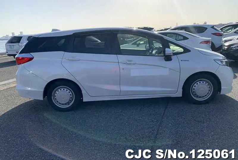 Honda Shuttle in White for Sale Image 6