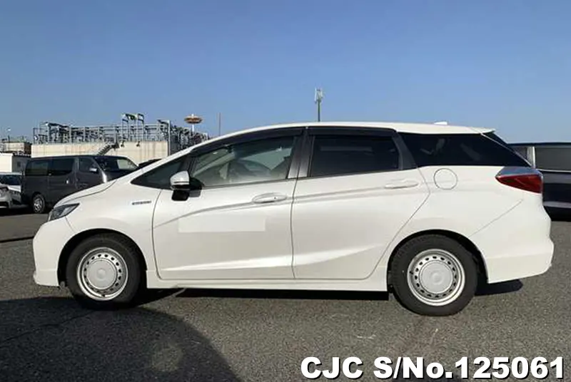 Honda Shuttle in White for Sale Image 7