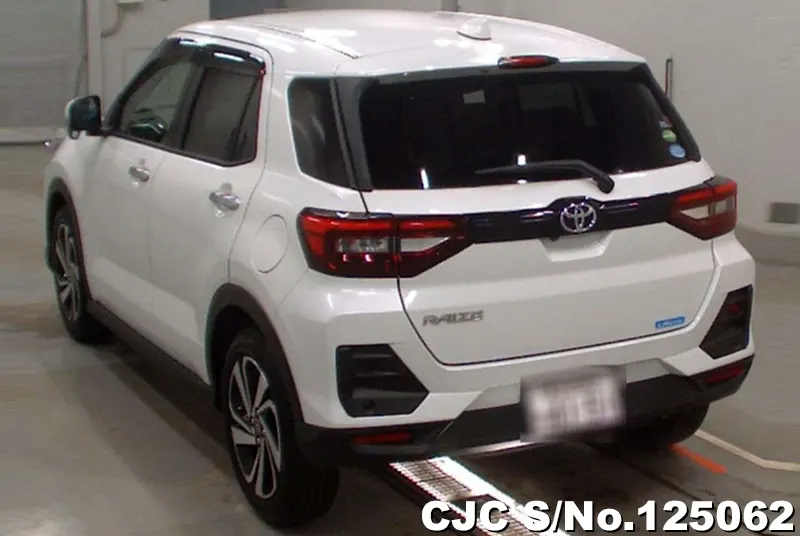 Toyota Raize in White for Sale Image 1