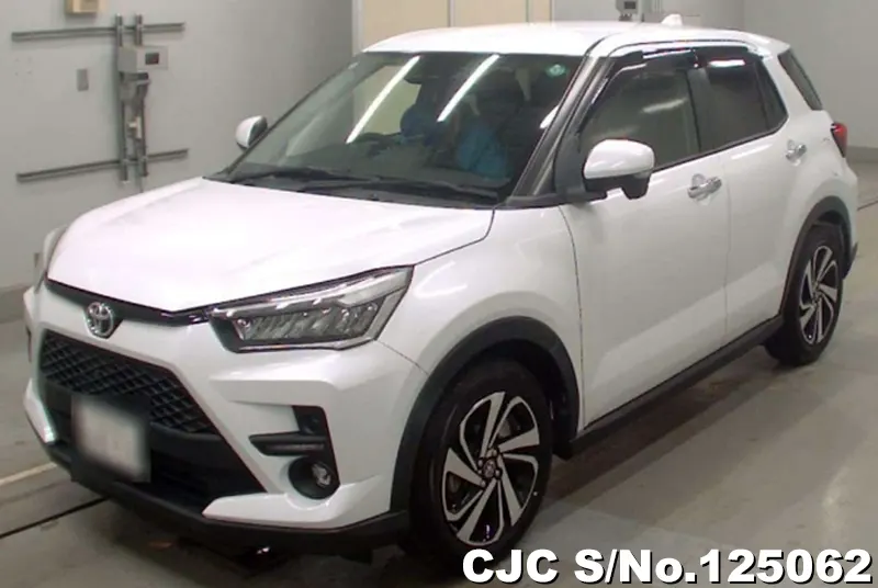 Toyota Raize in White for Sale Image 3