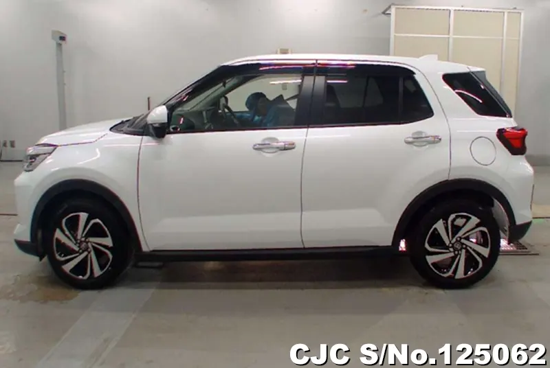 Toyota Raize in White for Sale Image 5