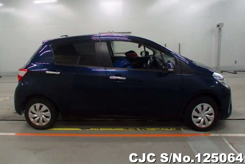 Toyota Vitz in Blue for Sale Image 4