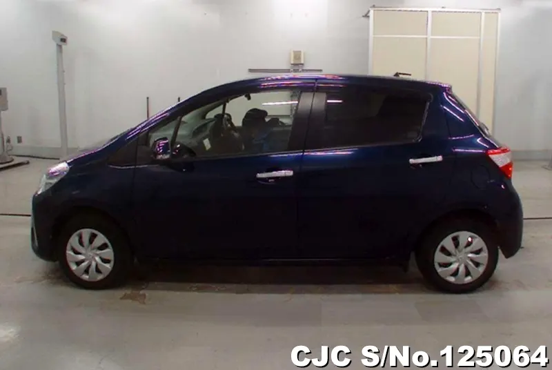 Toyota Vitz in Blue for Sale Image 5