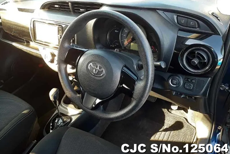 Toyota Vitz in Blue for Sale Image 6