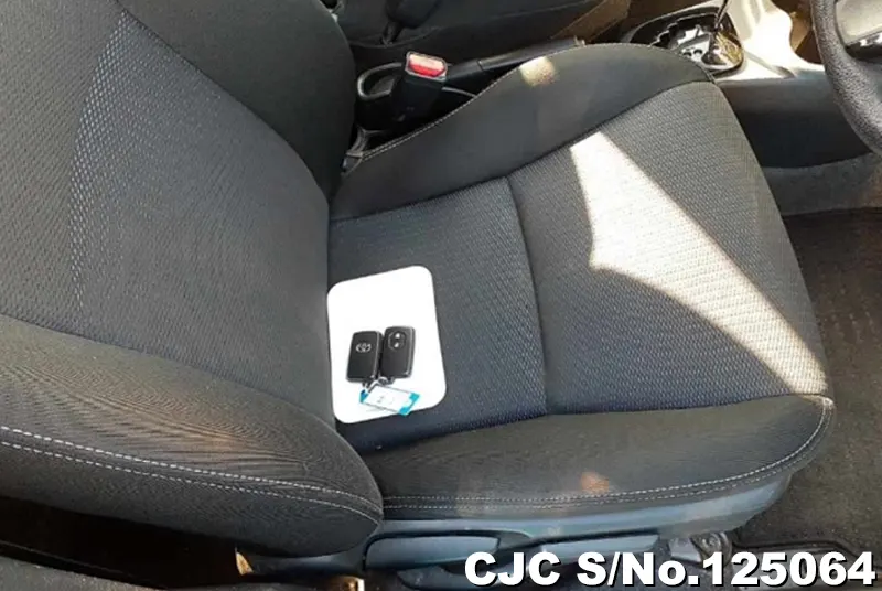 Toyota Vitz in Blue for Sale Image 7